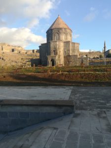 Kümbet Camii ( 12 Havariler Kilisesi adıyla eski bir yapı ) 